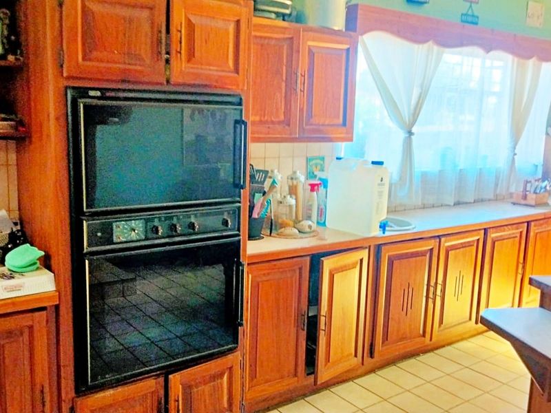 Spacious Family Home with Entertainment Haven & Income Potential! - Photo 5