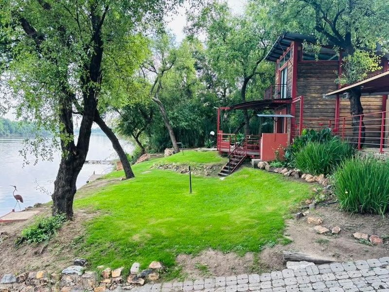 Stunning 10ha Riverfront Retreat on the Vaal River – Just 15 Minutes from Orkney - Photo 3