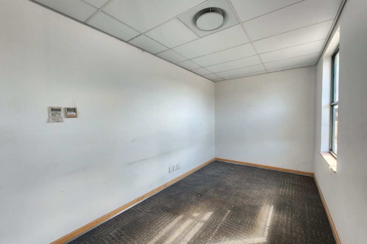 Highly Visible First Floor Office Space To Rent - Photo 5