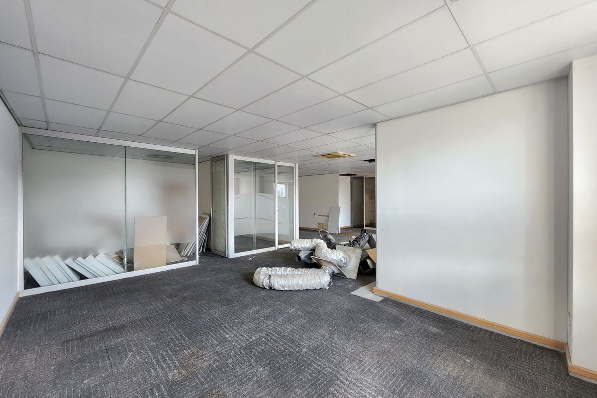 Highly Visible First Floor Office Space To Rent - Photo 2