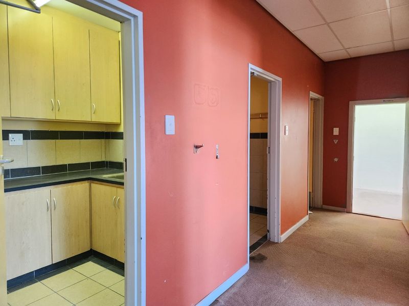 Highly Visible First Floor Office Space To Rent - Photo 10