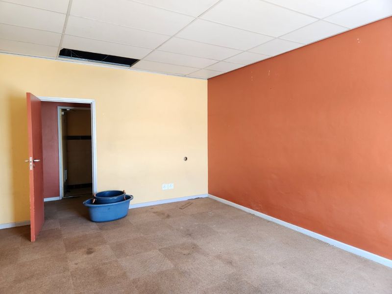 Highly Visible First Floor Office Space To Rent - Photo 9
