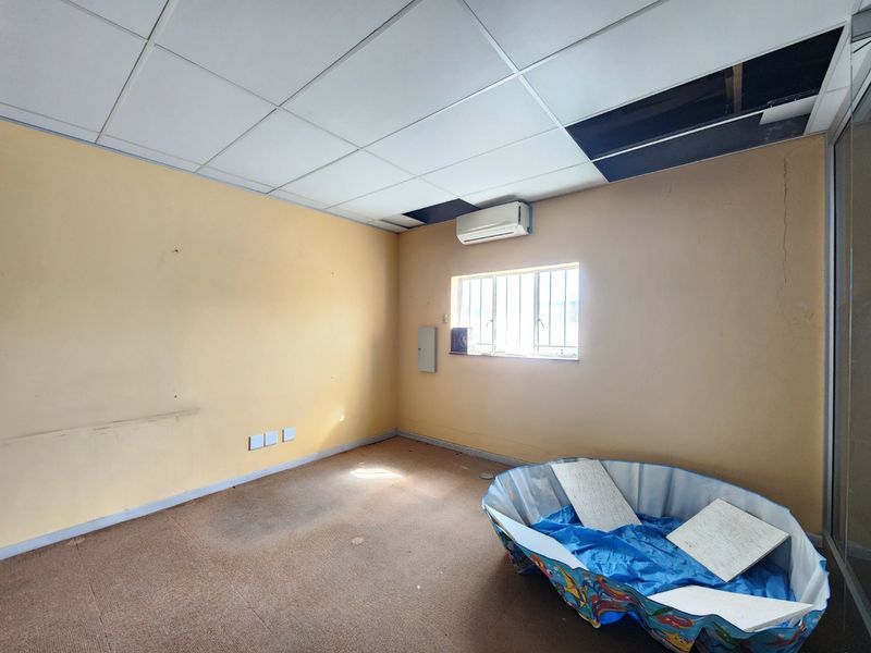 Highly Visible First Floor Office Space To Rent - Photo 8