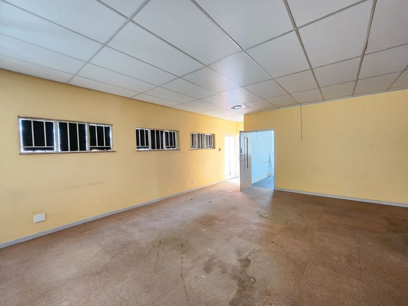 Highly Visible First Floor Office Space To Rent - Photo 7