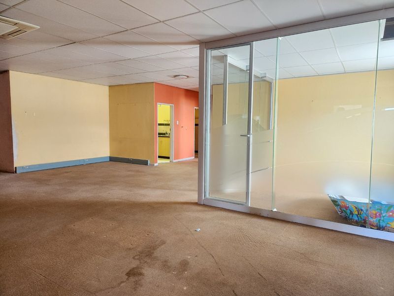 Highly Visible First Floor Office Space To Rent - Photo 6