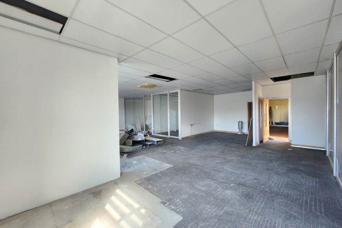 Highly Visible First Floor Office Space To Rent - Photo 3