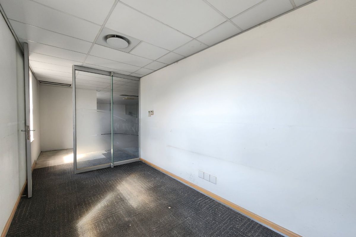 Highly Visible First Floor Office Space To Rent - Photo 4