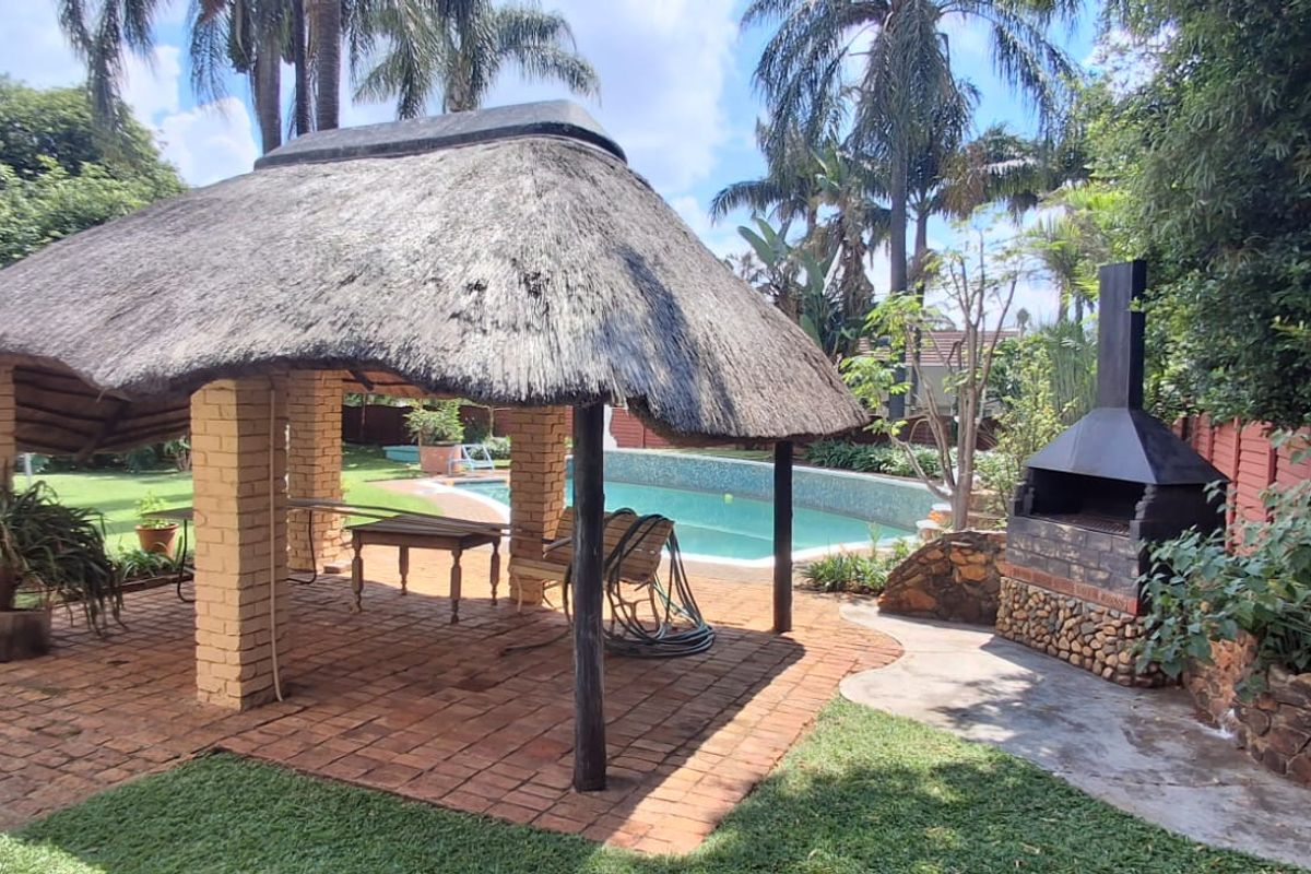 SPACIOUS 3 BED FOR SALE - Photo 2