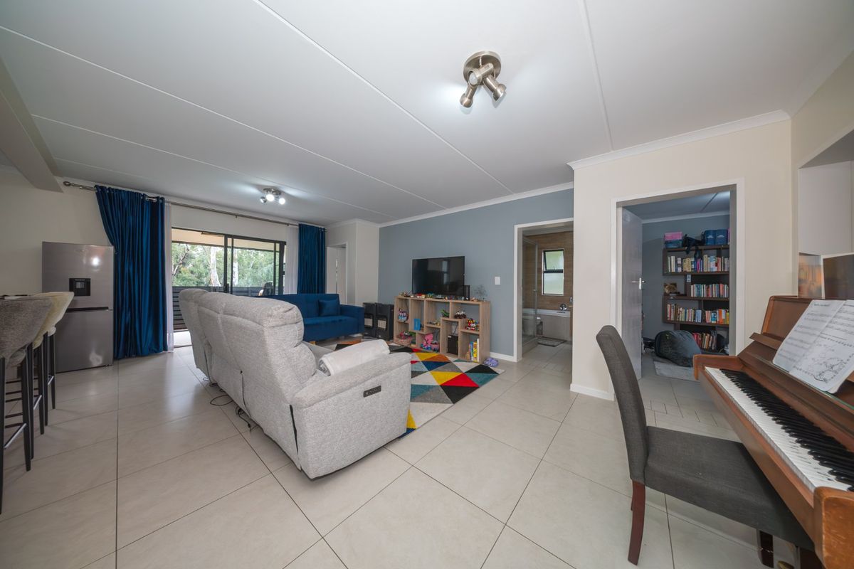 Exquisite 3-Bedroom Ground Floor Apartment with Enclosed Patio & Nature Reserve Views - Photo 5