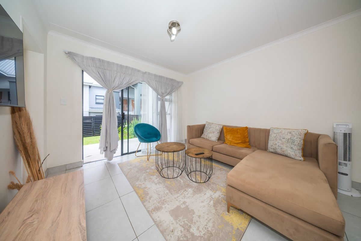 Modern 3-Bedroom Garden Apartment with Gas Braai & Nature Reserve Access - Photo 3