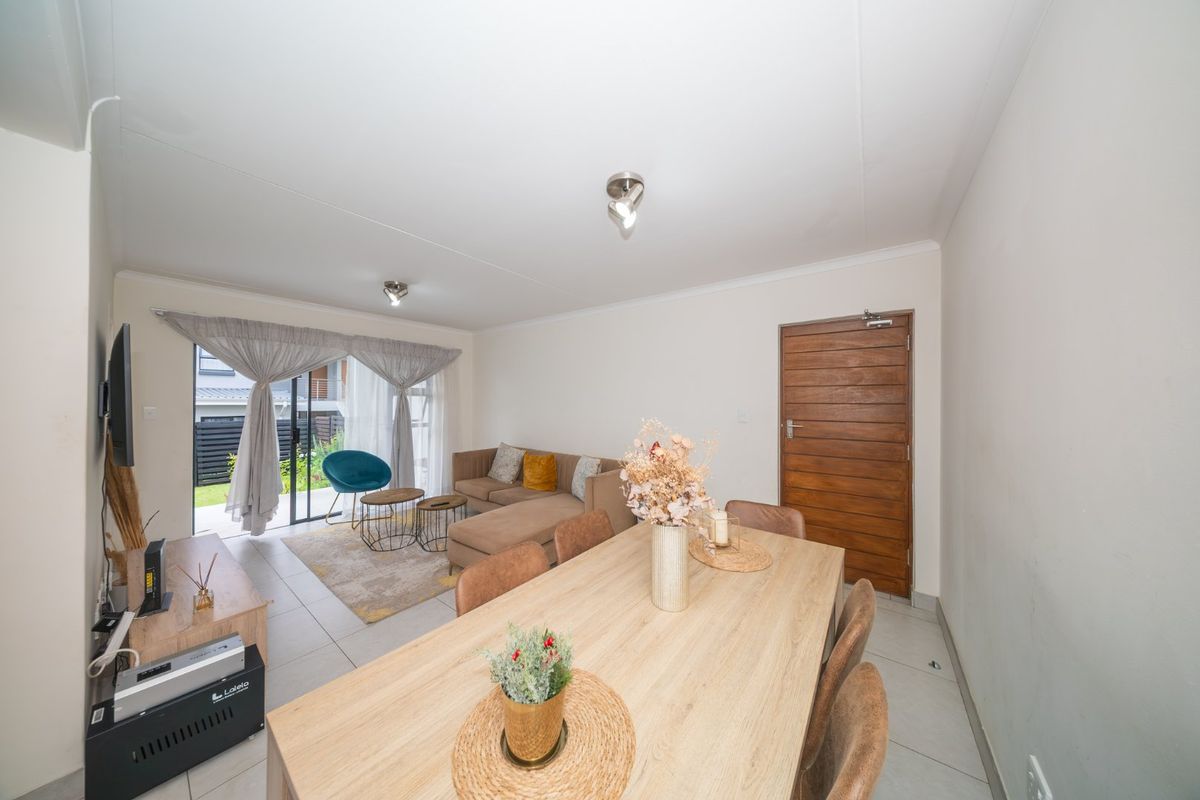 Modern 3-Bedroom Garden Apartment with Gas Braai & Nature Reserve Access - Photo 5