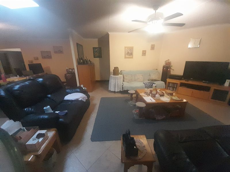 Spacious 5-Bedroom Double Storey Home with Separate Upstairs Living Quarters  - Photo 6