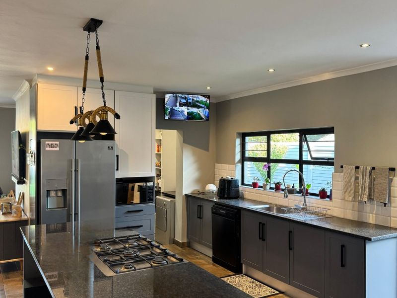 Modern Family Home with Entertainment Area & Flatlet Potential - Photo 6