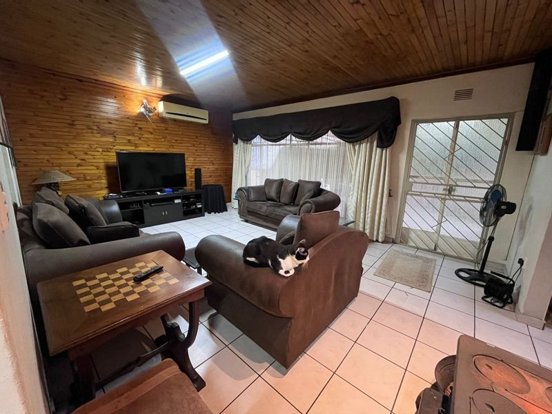 Spacious, versatile, and appealing Family home vs. Student accomodation - Photo 2