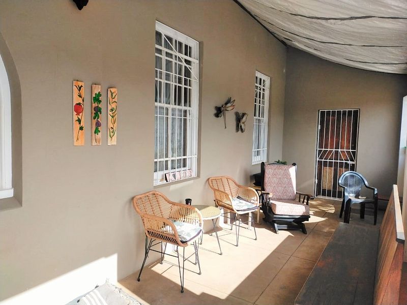 Charming Karoo Retreat with Income Potential – Steytlerville  - Photo 3