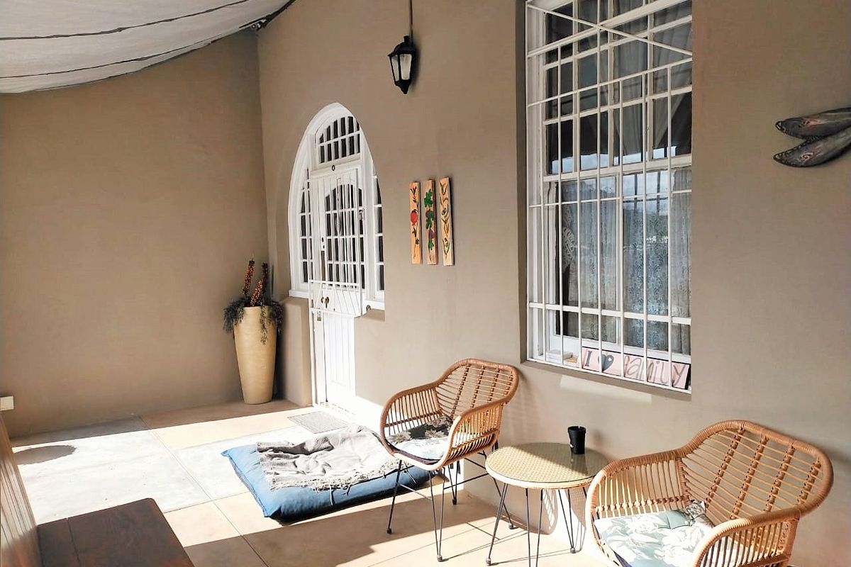 Charming Karoo Retreat with Income Potential – Steytlerville  - Photo 2