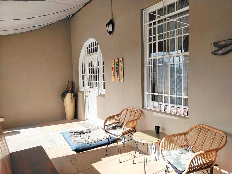 Charming Karoo Retreat with Income Potential – Steytlerville  - Photo 2