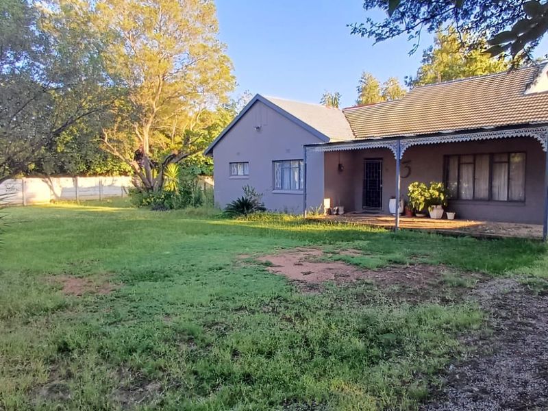 3 Bedroom Home with Huge Potential in Wilkoppies - Photo 3