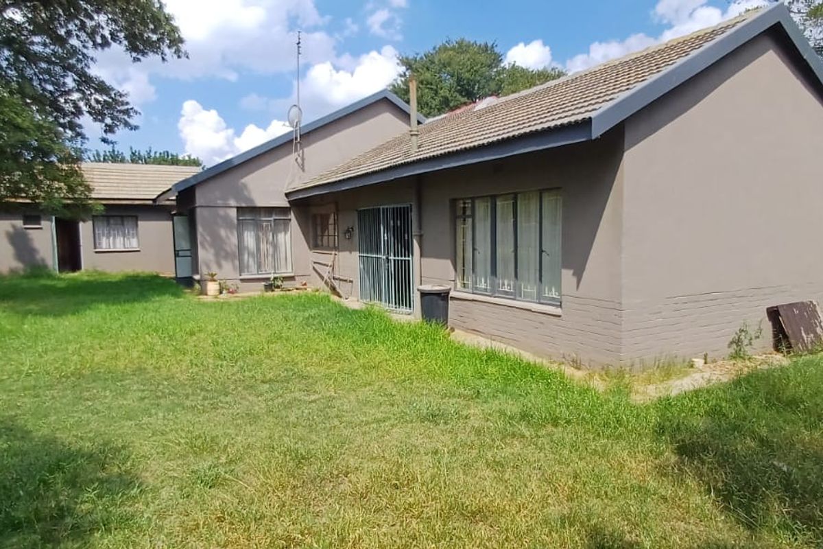 3 Bedroom Home with Huge Potential in Wilkoppies - Photo 4