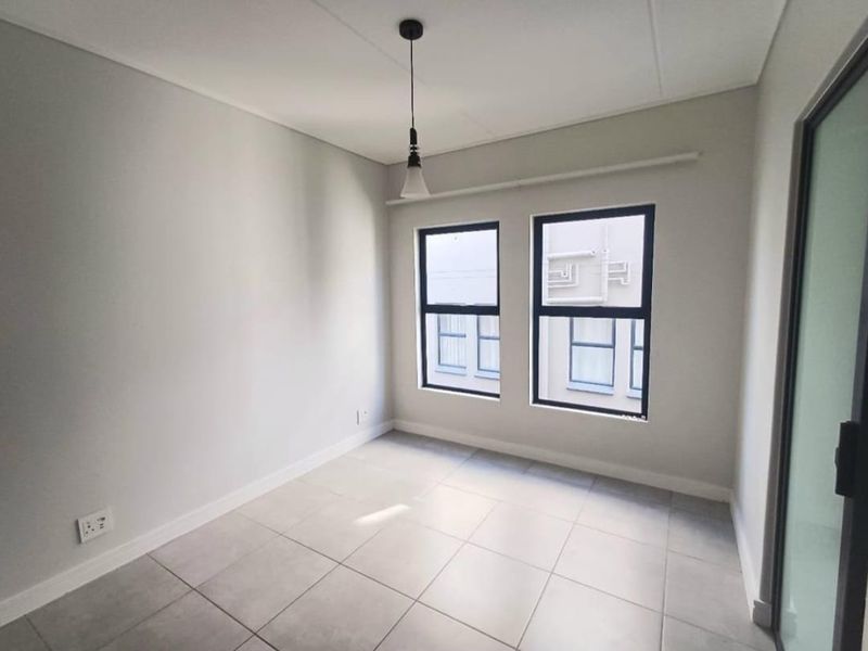 Modern 2 Bedroom Apartment to rent in Munyaka, Waterfall City Midrand  - Photo 4