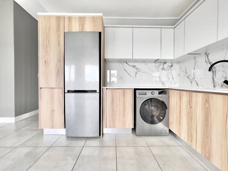 2 Bedroom 2 Bathroom Penthouse - Photo 3