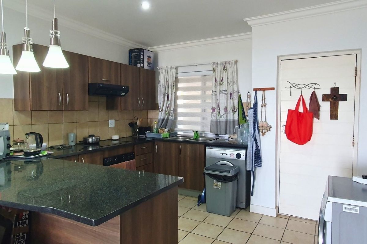 Coastal Comfort and Sea Views in Dana Bay - Photo 3