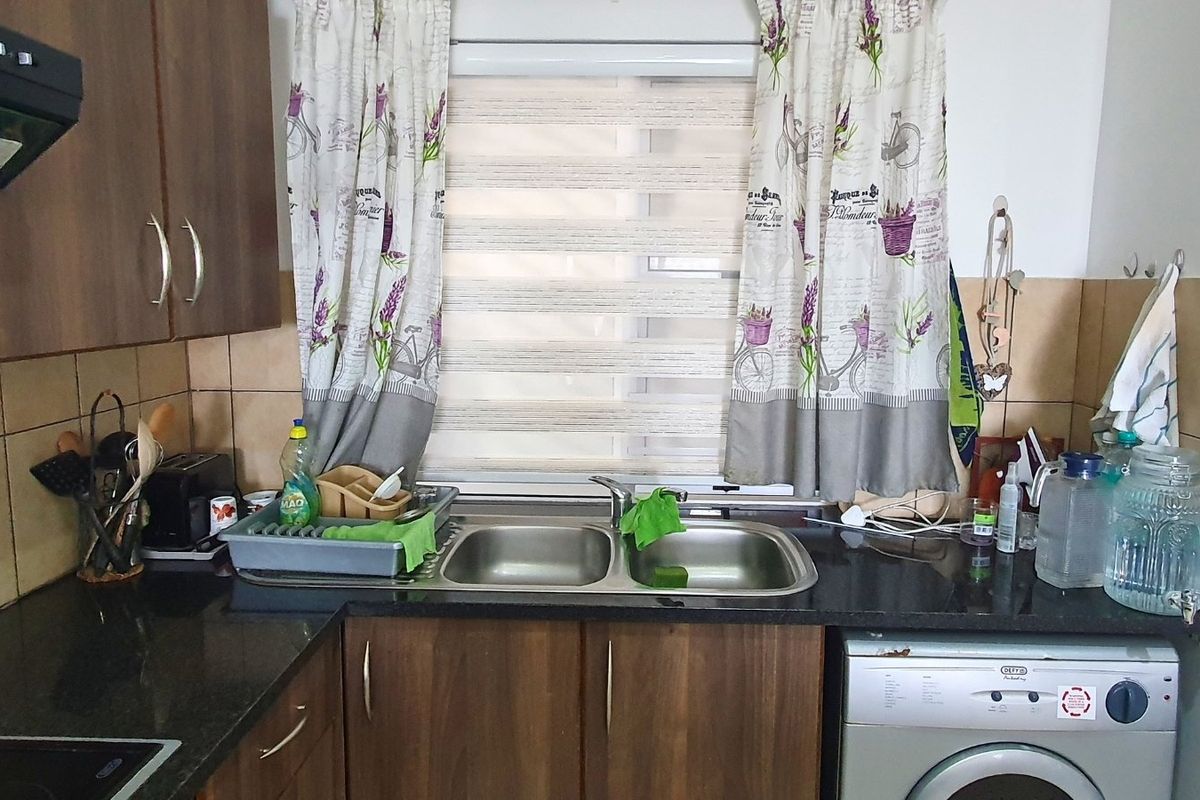 Coastal Comfort and Sea Views in Dana Bay - Photo 4