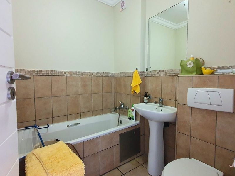 Coastal Comfort and Sea Views in Dana Bay - Photo 10