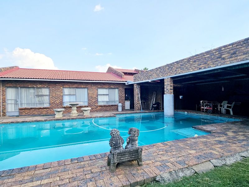 Attractive Facebrick Home in Prime Location. - Photo 5