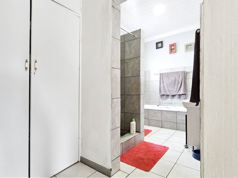 Attractive Facebrick Home in Prime Location. - Photo 10