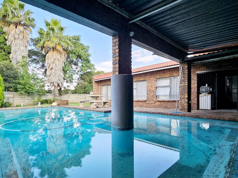 Attractive Facebrick Home in Prime Location. - Photo 7