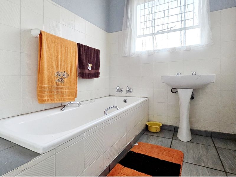Attractive Facebrick Home in Prime Location. - Photo 9