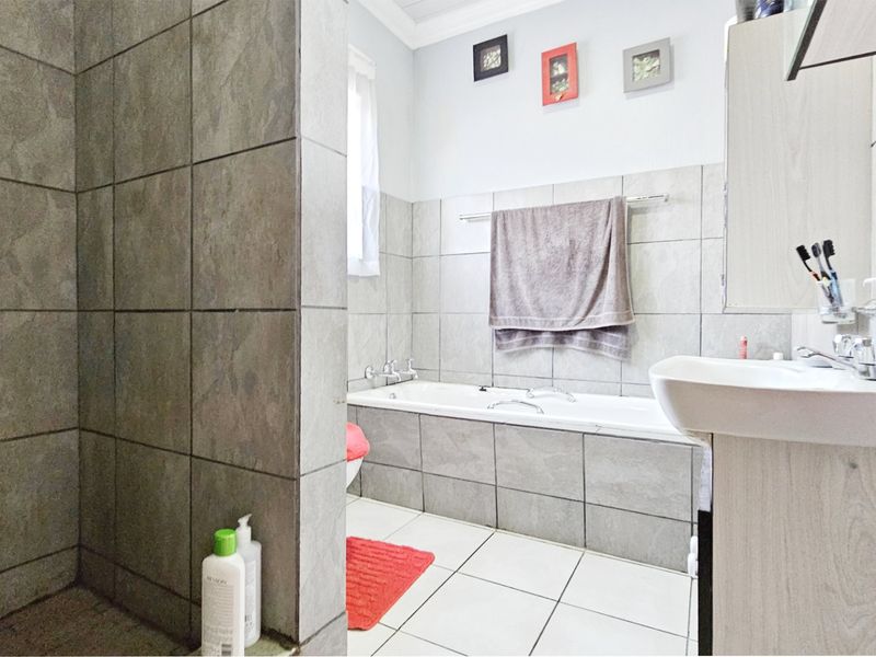 Attractive Facebrick Home in Prime Location. - Photo 7