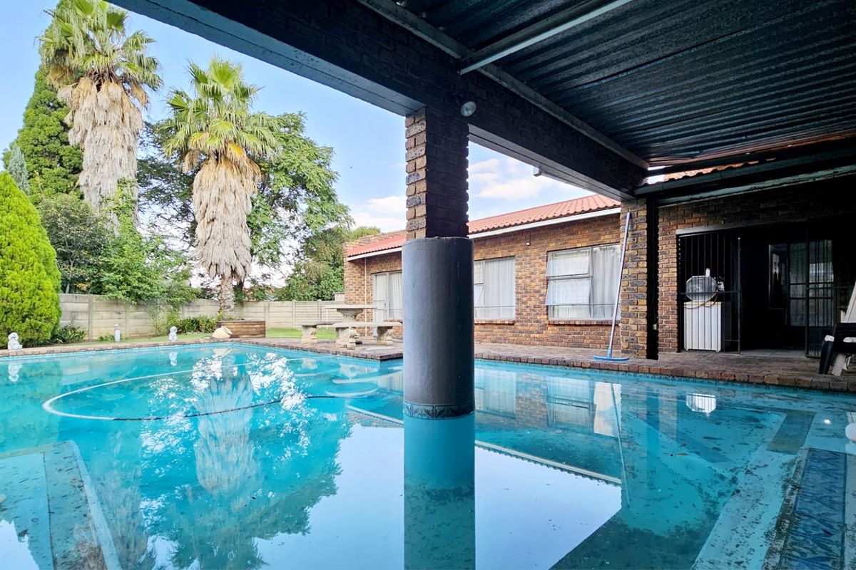 Attractive Facebrick Home in Prime Location. - Photo 5