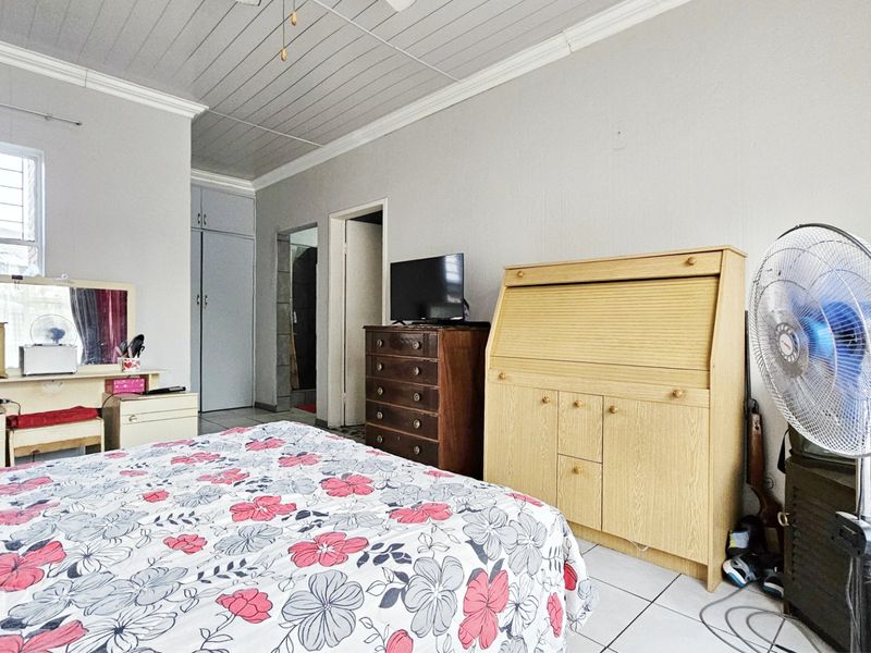 Attractive Facebrick Home in Prime Location. - Photo 8