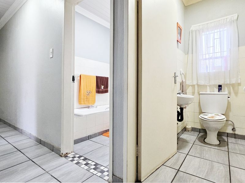 Attractive Facebrick Home in Prime Location. - Photo 10