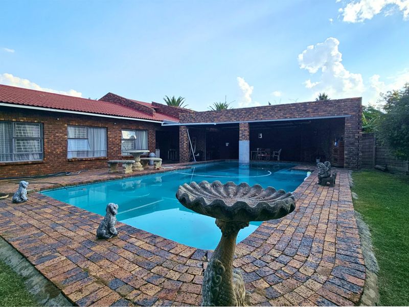 Attractive Facebrick Home in Prime Location.