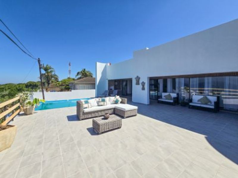 Dream Home With Stunning Seaviews – Double-Story Renovation - Photo 4