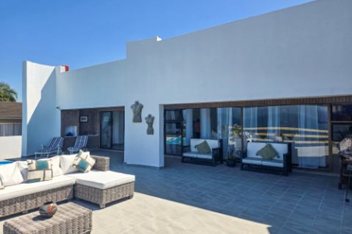 Dream Home With Stunning Seaviews – Double-Story Renovation - Photo 5