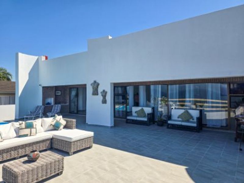 Dream Home With Stunning Seaviews – Double-Story Renovation - Photo 5