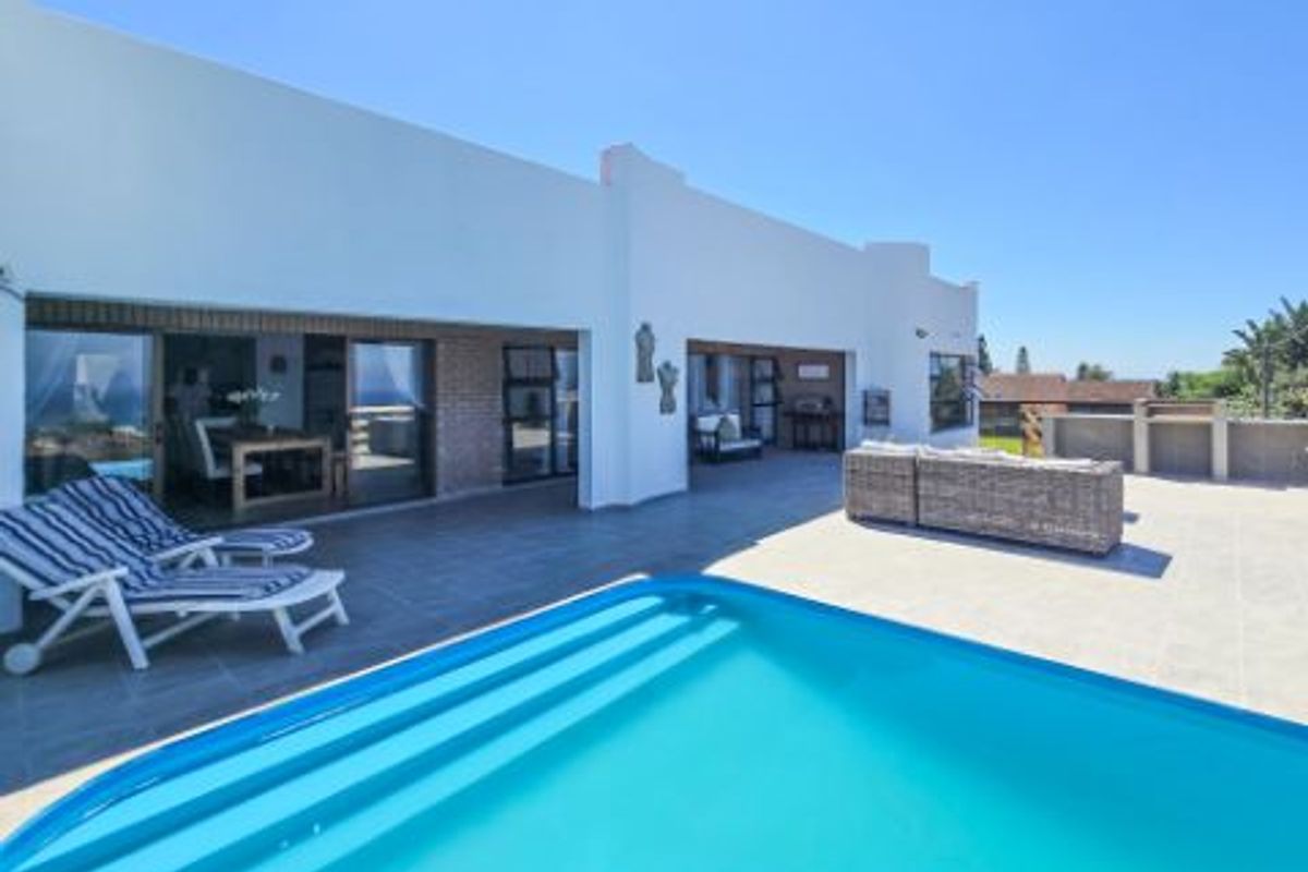 Dream Home With Stunning Seaviews – Double-Story Renovation - Photo 2