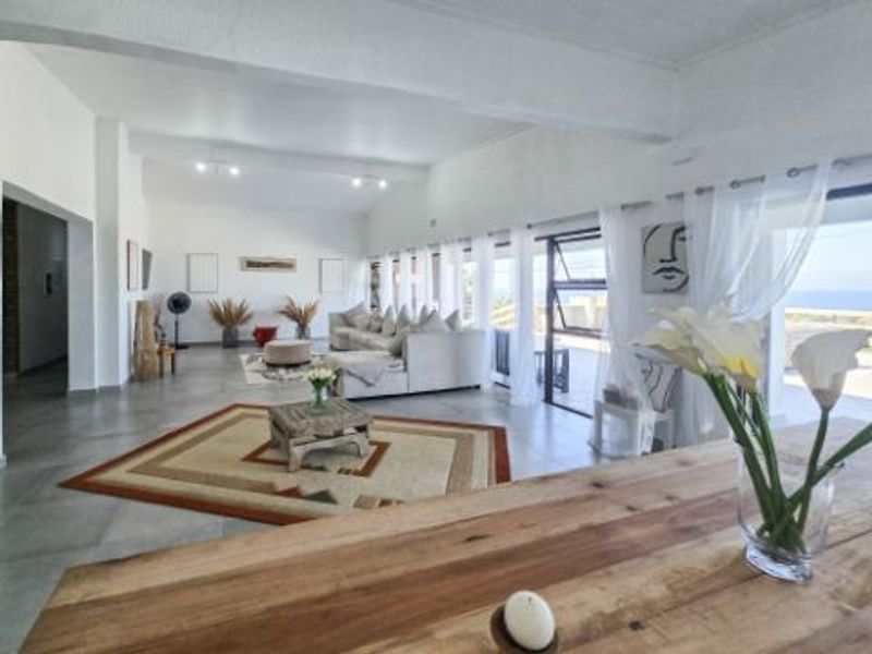 Dream Home With Stunning Seaviews – Double-Story Renovation - Photo 10