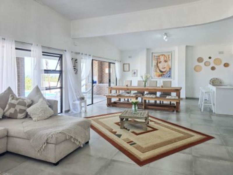 Dream Home With Stunning Seaviews – Double-Story Renovation - Photo 8