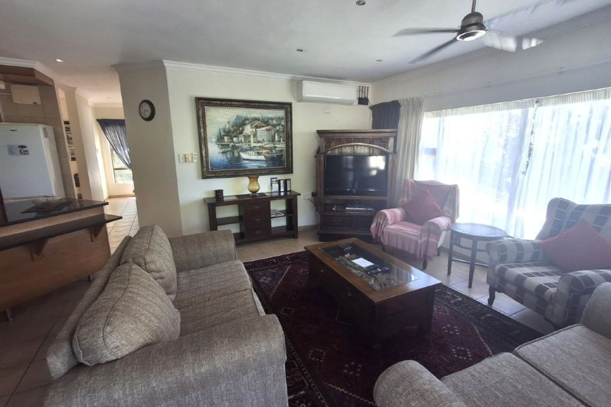 Modern Beachside Apartment, within a Prestigious Complex, Just a 50m Strole from the Southbroom Beach!!!! - Photo 3