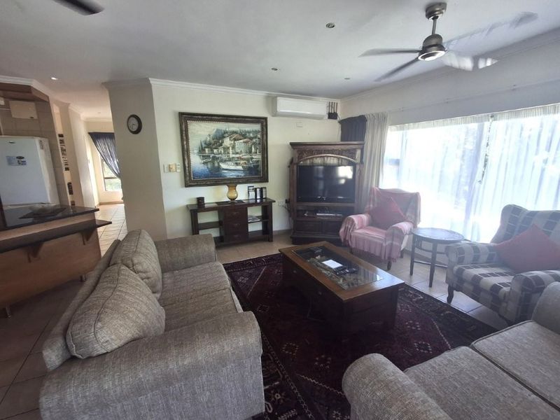 Modern Beachside Apartment, within a Prestigious Complex, Just a 50m Strole from the Southbroom Beach!!!! - Photo 3