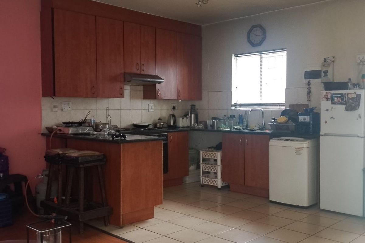 2 bedroom townhouse for Sale in Greenstone Hill - Photo 3