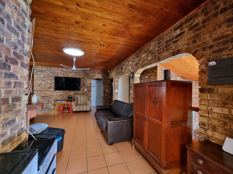 6 Bed House in Zwartkop for Sale - Photo 5