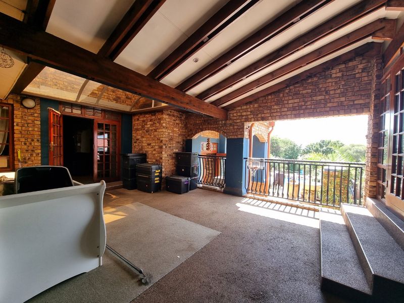 6 Bed House in Zwartkop for Sale - Photo 10