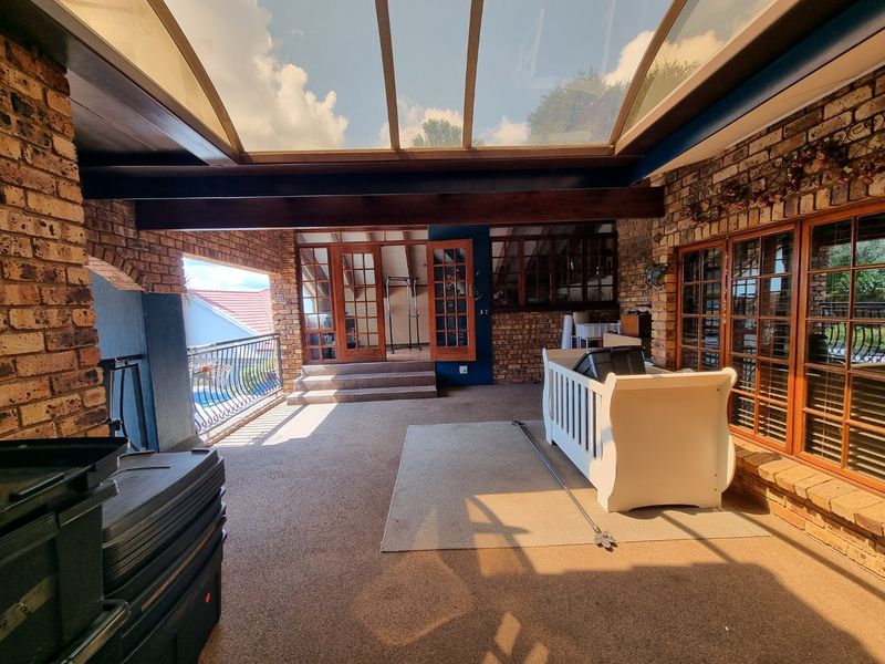 6 Bed House in Zwartkop for Sale - Photo 9