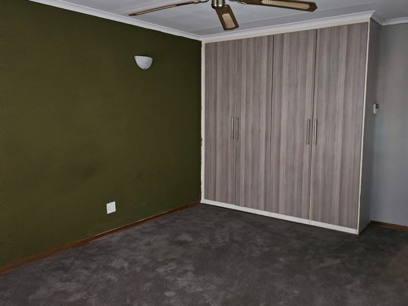 Spacious Family Living with Income Potential in Ben Fleur! - Photo 9